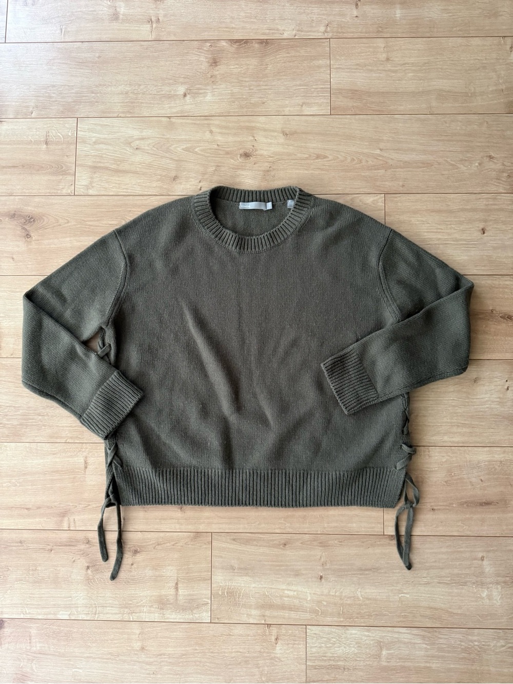 Vince 100% Cashmere Sweater Olive Crewneck Lace Up Sides Women’s S